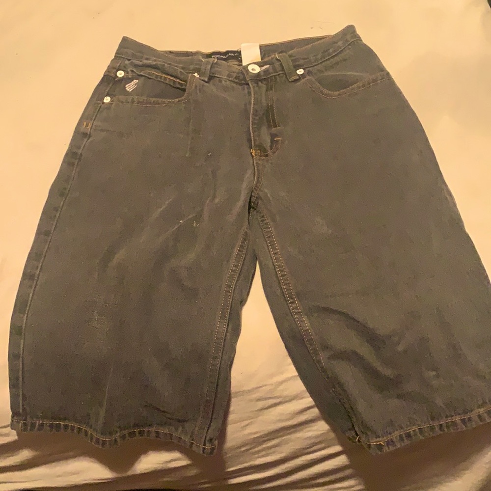 ROCAWEAR shorts.